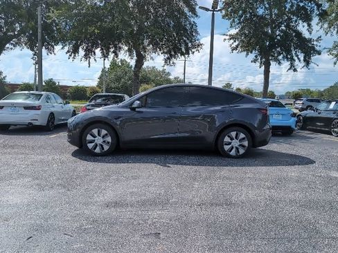 Used 2025 Tesla Model Y Long Range RWD image 3
