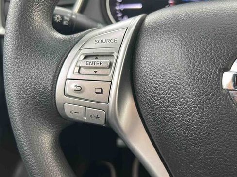 Used 2015 Nissan Rogue S image 22