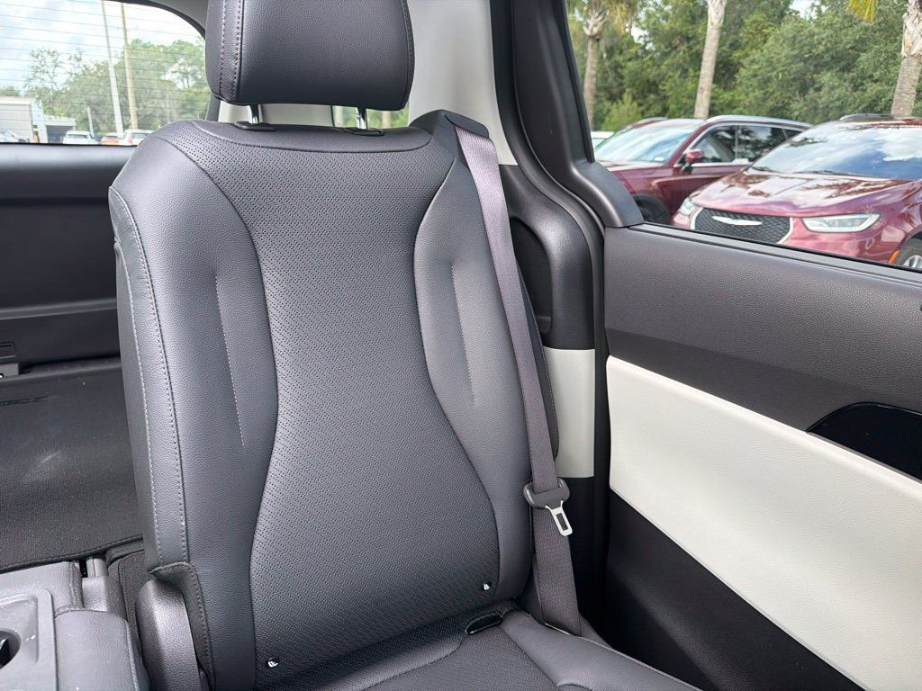 Certified 2023 Kia Carnival SX Prestige FWD image 22