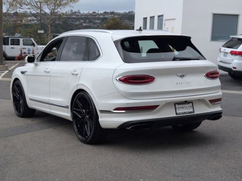 Used 2024 Bentley Bentayga image 7