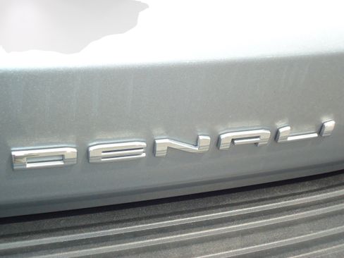 Used 2024 GMC Yukon Denali w/ Advanced Technology Package AWD/4WD image 10