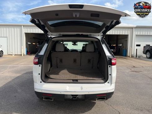 Used 2019 Chevrolet Traverse Premier w/ Driver Confidence II Package FWD image 22