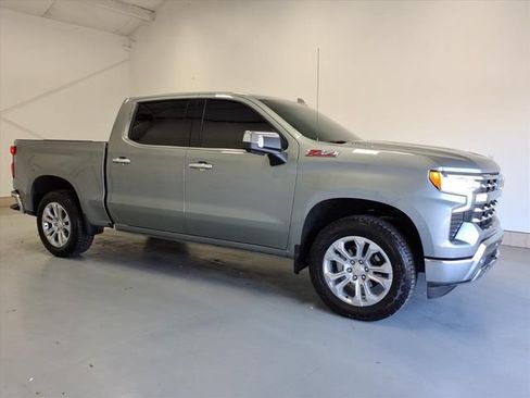 Used 2025 Chevrolet Silverado 1500 LTZ AWD/4WD image 2