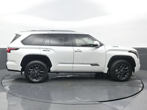 Used 2025 Toyota Sequoia Platinum AWD/4WD image 2