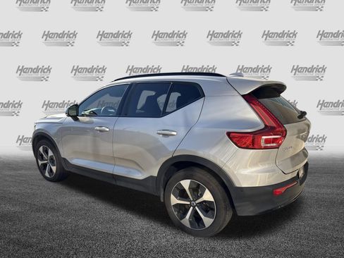 Used 2025 Volvo XC40 B5 Plus image 8