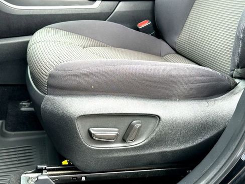 Used 2024 Toyota Highlander LE AWD/4WD image 12