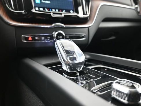 Used 2023 Volvo XC60 B5 Ultimate w/ Protection Package Premier image 12