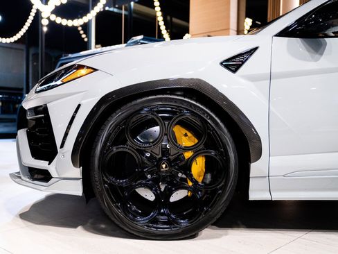 Used 2022 Lamborghini Urus image 8
