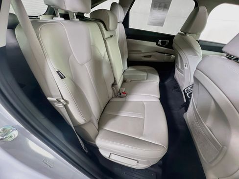 Used 2024 Kia Sorento S w/ Panoramic Sunroof Package image 28