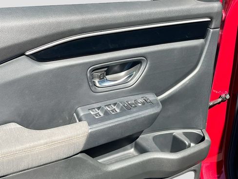Used 2025 Honda Pilot Sport image 17