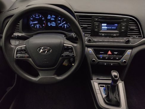 Used 2018 Hyundai Elantra SE FWD image 22