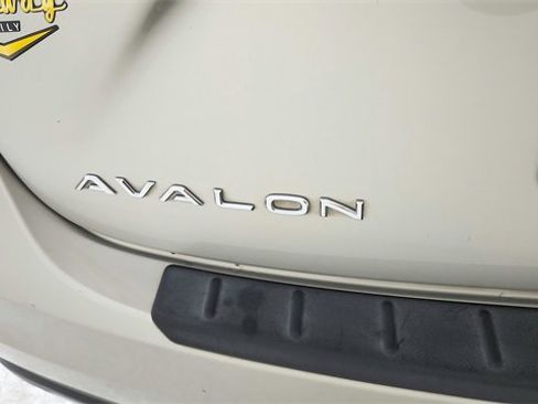 Used 2016 Toyota Avalon XLE Premium image 29