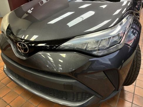 Used 2021 Toyota C-HR XLE image 8