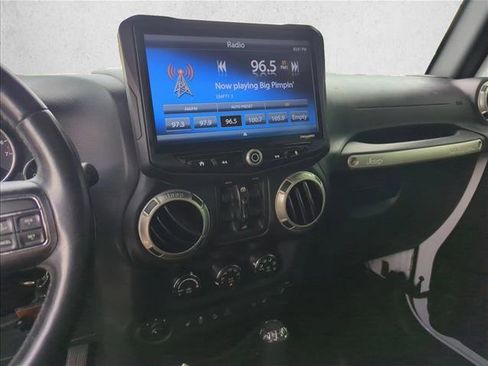 Used 2017 Jeep Wrangler Unlimited Rubicon w/ Cold Weather Group AWD/4WD image 13