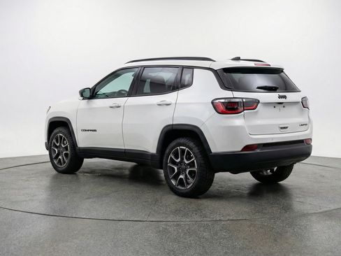 Used 2025 Jeep Compass Trailhawk AWD/4WD image 6
