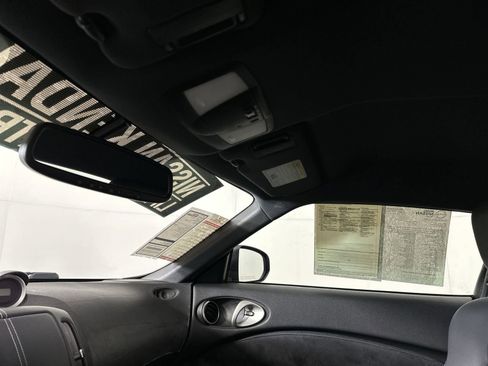 Used 2009 Nissan 370Z Touring image 22