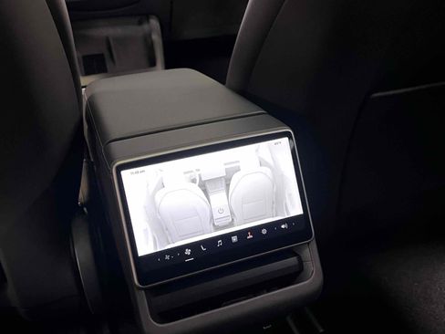 Used 2025 Tesla Model 3 Long Range image 37