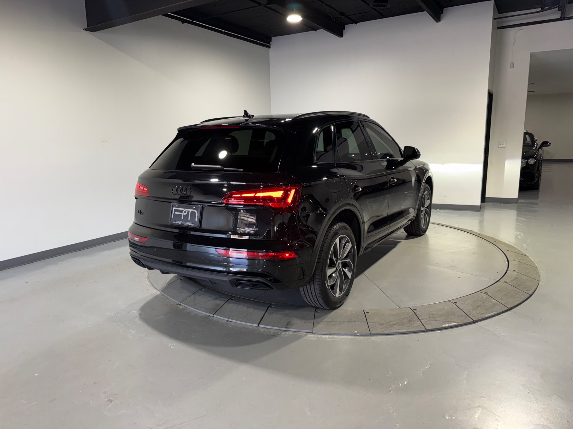Used 2024 Audi Q5 2.0T Premium w/ Summer of Audi Package AWD/4WD image 9