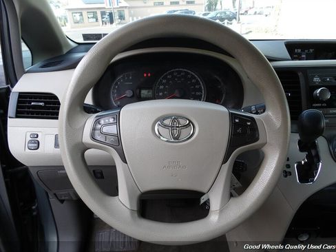 Used 2014 Toyota Sienna LE FWD image 16