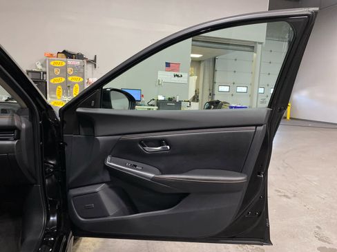 Used 2021 Nissan Sentra SR w/ SR Premium Package image 28