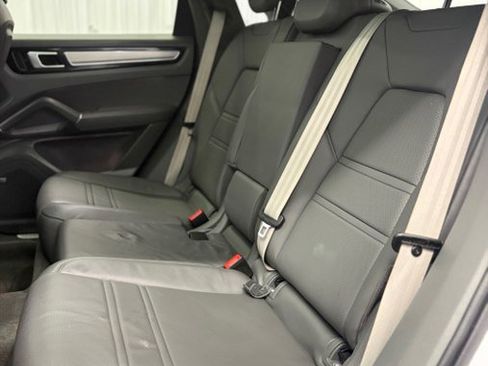 Used 2022 Porsche Cayenne Platinum Edition AWD/4WD image 13