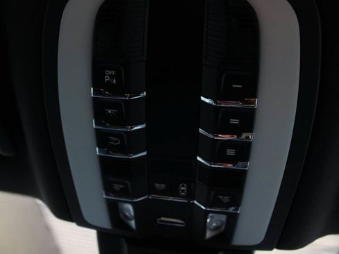 Used 2017 Porsche Macan AWD/4WD image 38