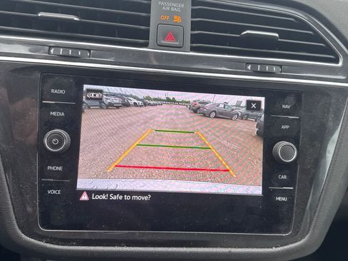 Used 2021 Volkswagen Tiguan SEL AWD/4WD image 20
