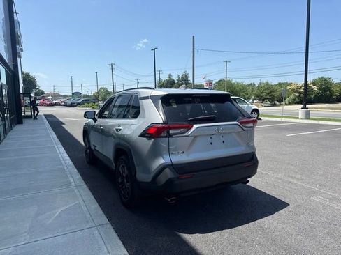 Used 2019 Toyota RAV4 XLE w/ Convenience Package AWD/4WD image 5