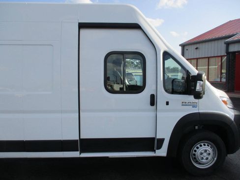 Used 2024 RAM ProMaster 3500 w/ Delivery Van Package FWD image 9