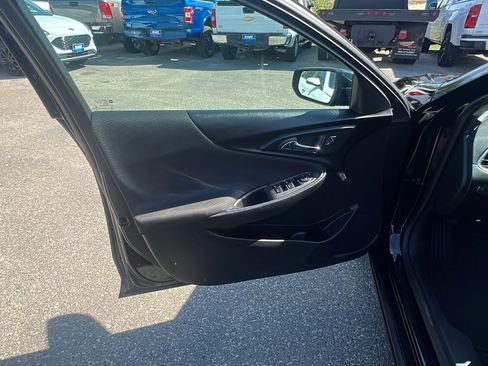 Used 2020 Chevrolet Malibu LT image 11