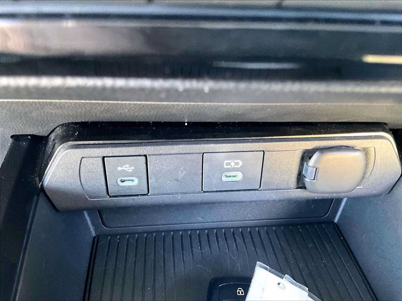 Used 2024 Toyota Prius XLE FWD image 33