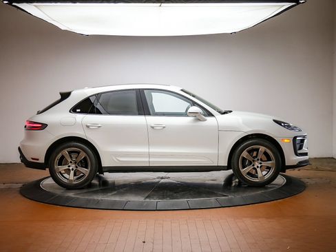 Certified 2024 Porsche Macan w/ Premium Plus Package AWD/4WD image 5