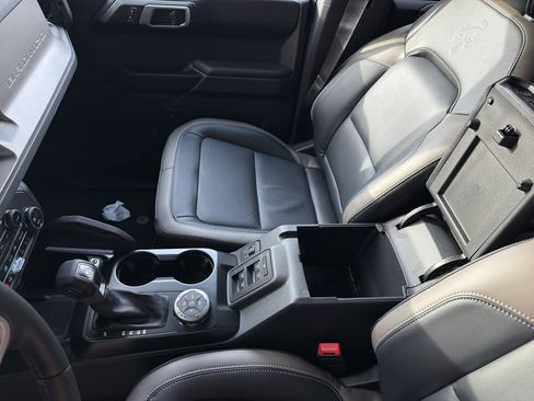 New 2025 Ford Bronco Outer Banks w/ Sasquatch Package AWD/4WD image 24