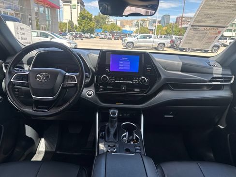 Certified 2025 Toyota Highlander XSE AWD/4WD image 13