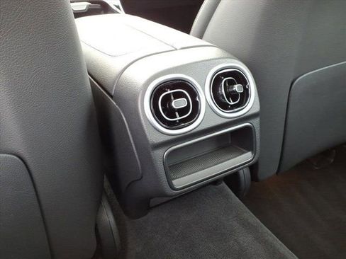 Used 2025 Mercedes-Benz C 300 4MATIC Sedan image 19