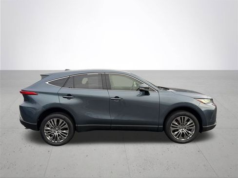 Used 2022 Toyota Venza XLE image 5