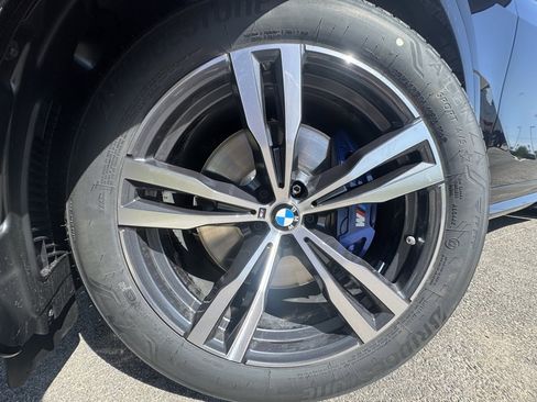 Used 2026 BMW X7 M60i w/ Climate Comfort Package image 8