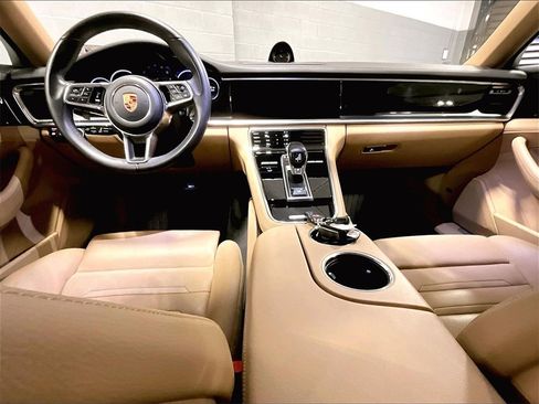 Certified 2019 Porsche Panamera 4 image 18