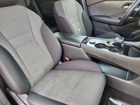 Used 2023 Nissan Rogue SV image 16