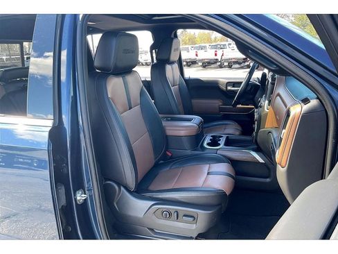 Used 2022 Chevrolet Silverado 1500 High Country w/ Technology Package image 8