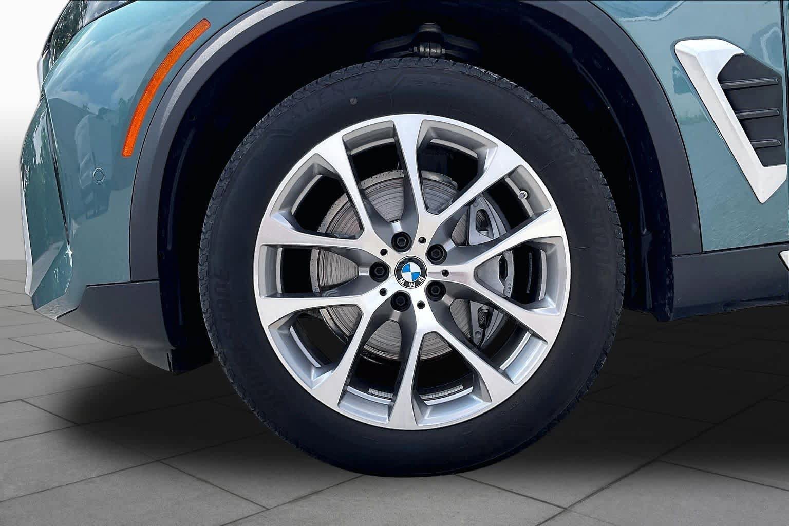 Used 2024 BMW X5 xDrive40i w/ Premium Package AWD/4WD image 10