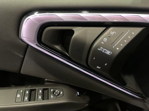 Used 2025 BMW X3 xDrive30i w/ Convenience Package image 11