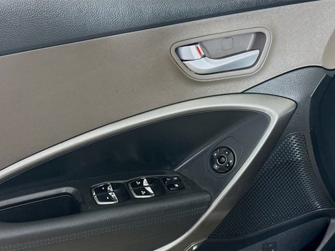 Used 2018 Hyundai Santa Fe SE FWD image 23