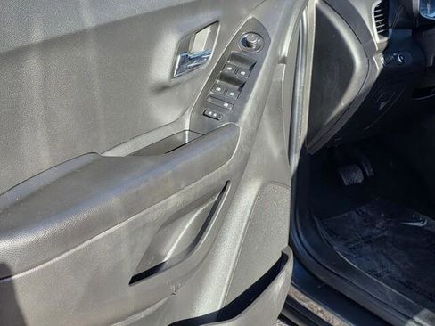 Used 2022 Chevrolet Trax LT w/ LT Convenience Package image 12