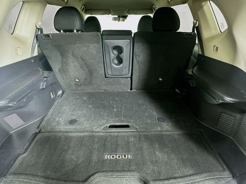 Used 2020 Nissan Rogue S FWD image 27