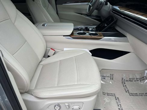 Certified 2025 Cadillac Escalade Sport Platinum AWD/4WD image 25