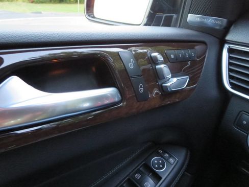 Used 2016 Mercedes-Benz GLE 350 GLE 350 4MATIC AWD 4dr SUV w/ Premium Package image 44