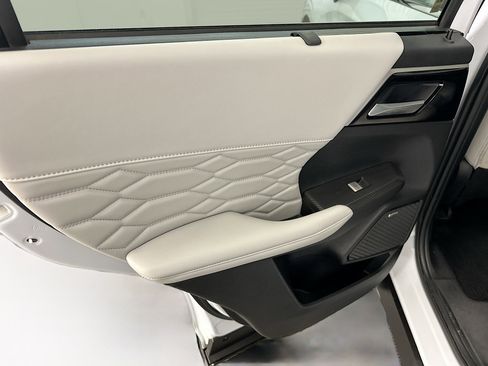 Used 2025 Mitsubishi Outlander SEL image 28