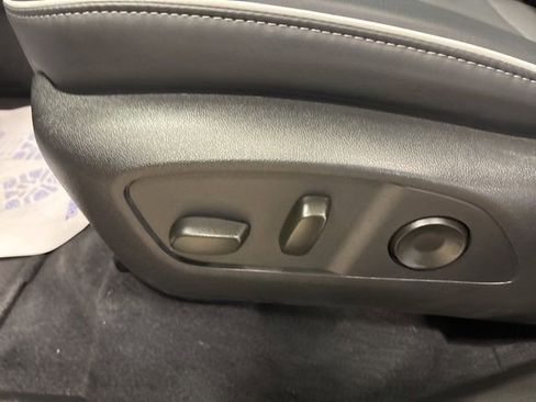 Used 2025 Buick Enclave Preferred image 44