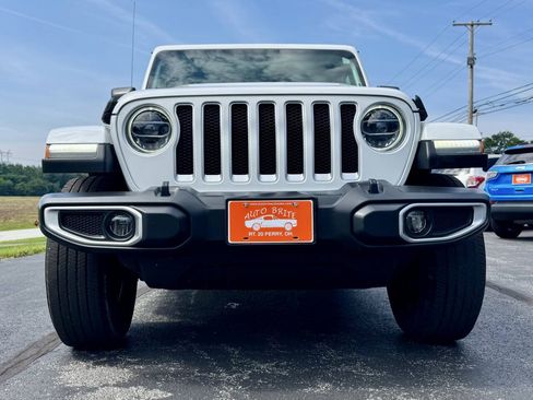 Used 2018 Jeep Wrangler Unlimited Sahara w/ Dual Top Group AWD/4WD image 11